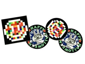 ハロウィーンイベントで配布された光る蓄光ステッカーの例