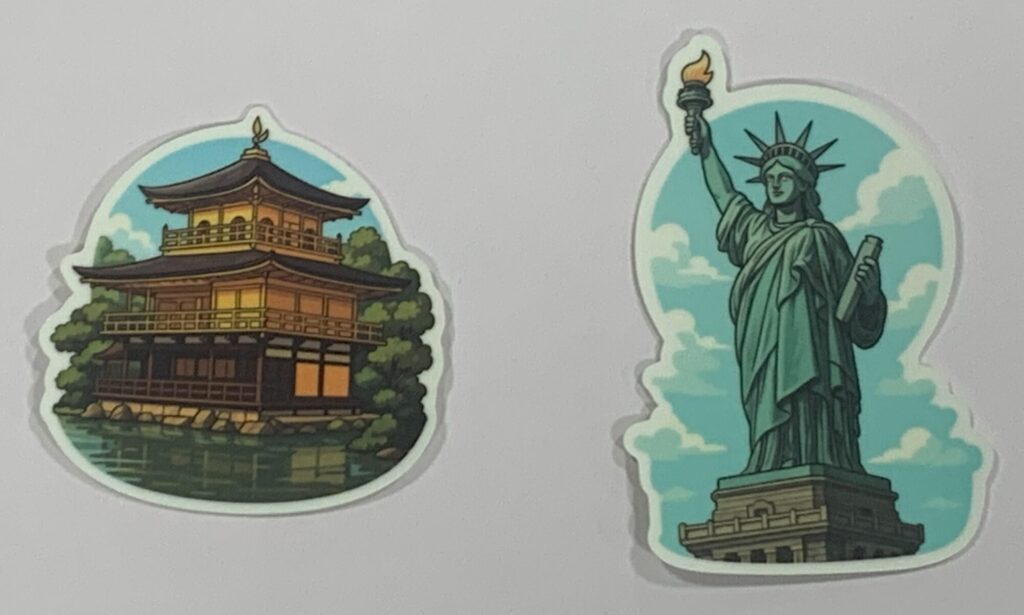 金閣寺、自由の女神のご当地蓄光ステッカーの通常時の見え方